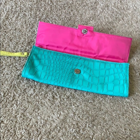 Cute clutch/wristlet - Picture 1 of 3